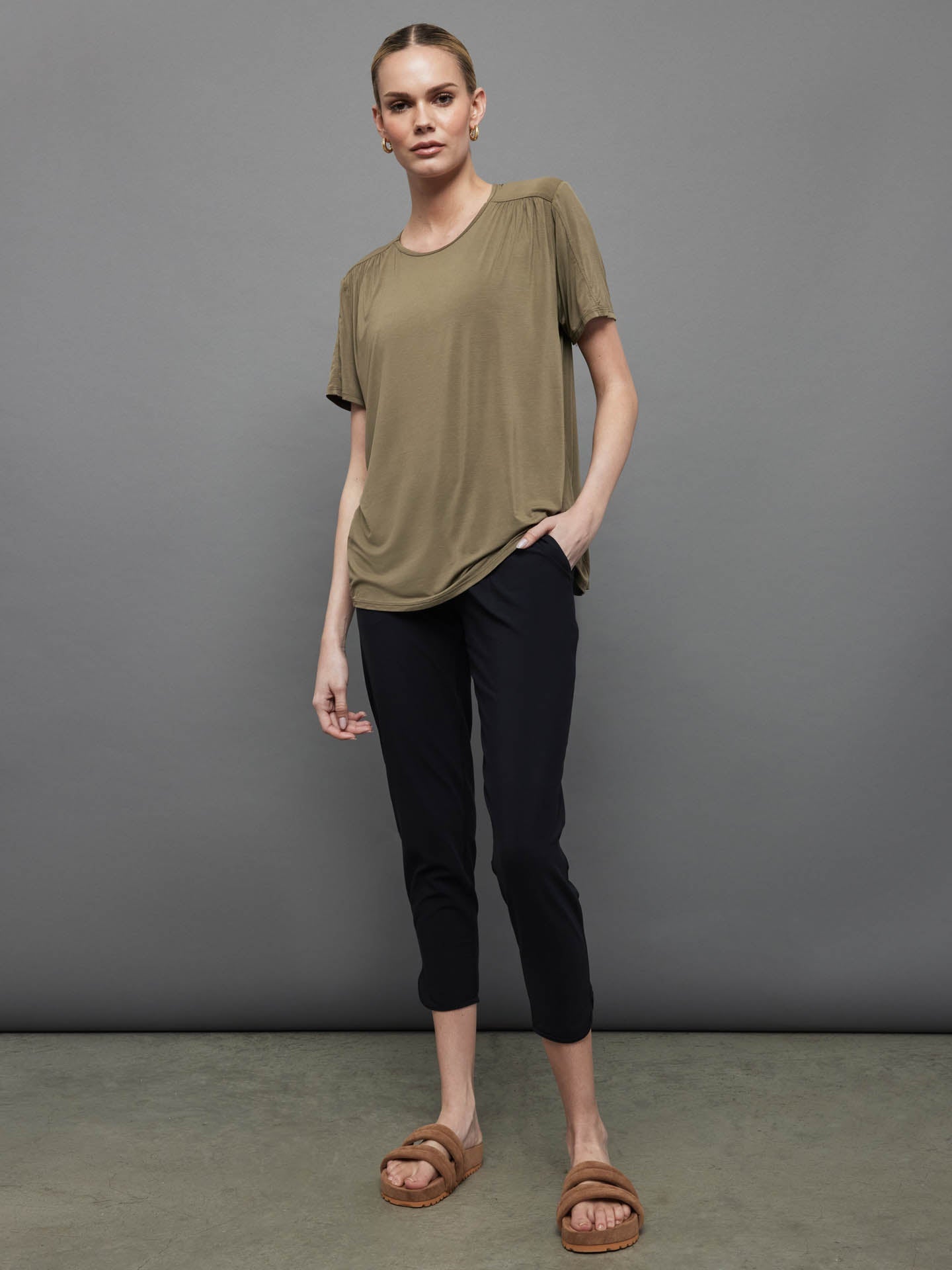 Frankie Tee - OLIVE